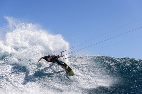 Duotone Neo D/LAB LEI kite during wave riding at the ocean beach