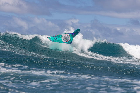 Duotone Grip 3 SLS windsurf board during wave riding on the ocean