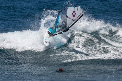 Duotone Grip 3 D/LAB windsurf board during wave riding at the ocean beach