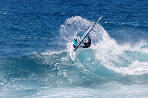 Duotone Grip 3 D/LAB windsurf board during wave riding in ocean with breaking waves