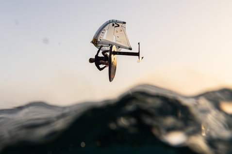 Duotone_Wing_Foiling_Unit-SLS-Concept-Blue_Action-Shots_2