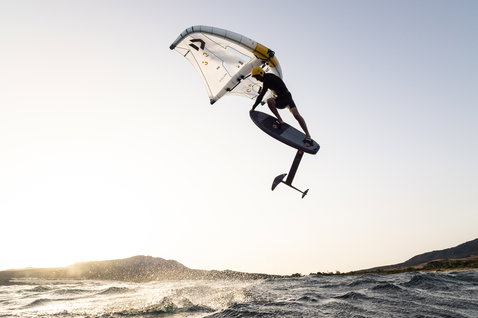 Duotone_Wing_Foiling_Unit-SLS-Concept-Blue_Action-Shots_8