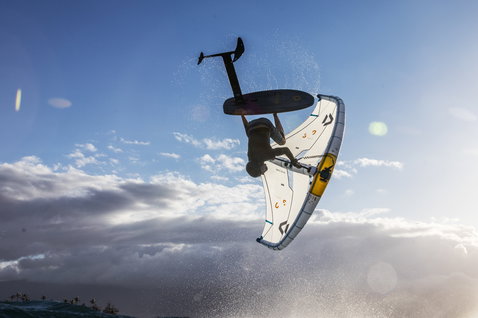 Duotone_Wing_Foiling_Unit-SLS-Concept-Blue_Action-Shots_15