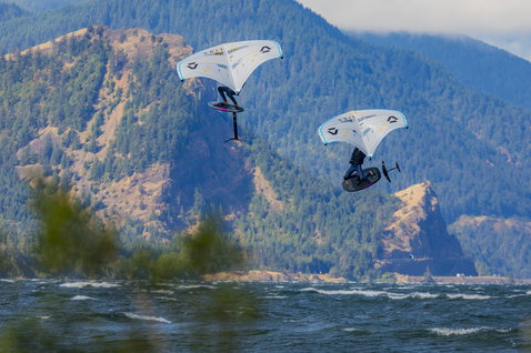 Duotone_Wing_Foiling_Unit-SLS-Concept-Blue_Action-Shots_10