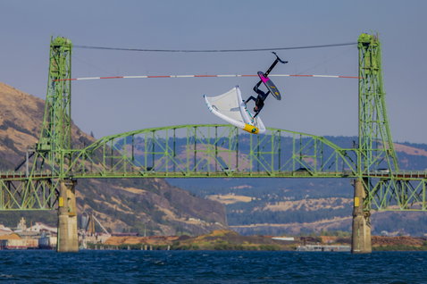 Duotone_Wing_Foiling_Sky-Style-SLS_Action-Shots_11