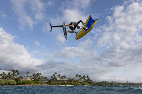 Duotone_Wing_Foiling_Mast-Slim-2.0-D/LAB_Action-Shots_1