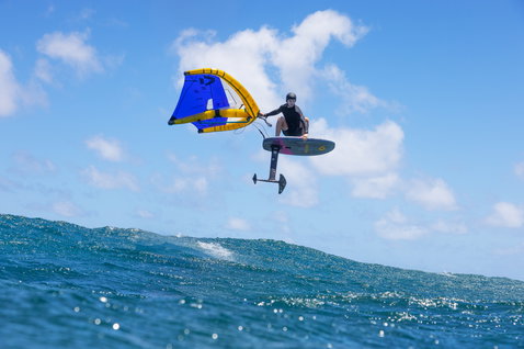 Duotone_Wing_Foiling_Mast-Slim-2.0-D/LAB_Action-Shots_3
