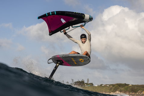 Duotone_Wing_Foiling_Mast-Slim-2.0-D/LAB_Action-Shots_8