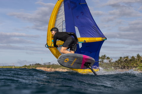 Duotone_Wing_Foiling_Front-Wing-Glide-2.0-D/LAB_Action-Shots_1