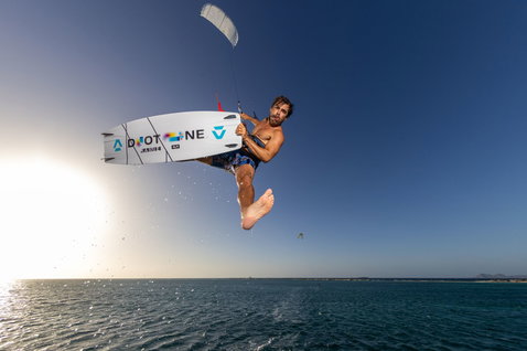 Duotone Rebel SLS Concept Blue LEI kite kitesurfing on the ocean
