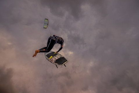 Duotone Whip D/LAB kite surfboard during kitesurfing on the open ocean