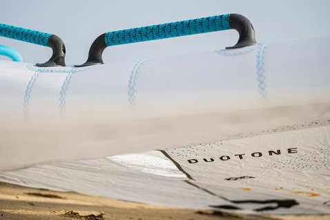 Duotone_Wing_Foiling_Handle-Fusion-Set-(2pcs)_Action-Shots_1
