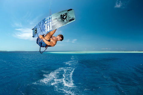 Duotone Select SLS twin-tip kiteboard during kitesurfing in a tropical ocean lagoon
