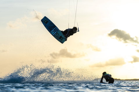 Duotone Select SLS twin-tip kiteboard during kitesurfing in the ocean