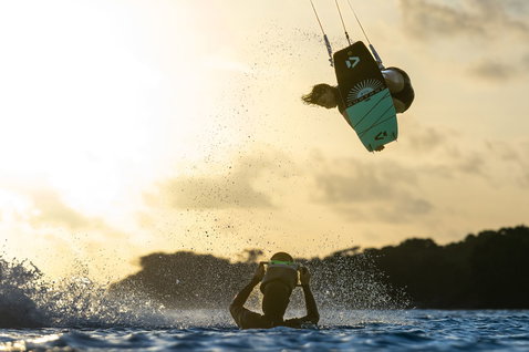 Duotone Soleil Concept Blue twin-tip kiteboard during kitesurfing on the ocean
