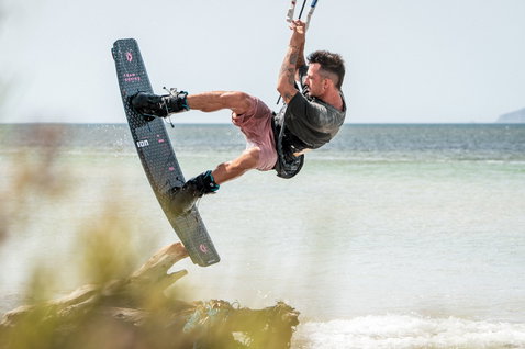 Duotone Boot TS wake-style kiteboard during wakestyle kiteboarding at the Sicily coastal location