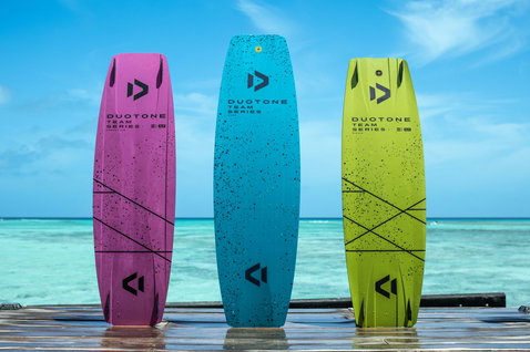 Duotone TS Park TS kiteboard twin-tip 151cm en bleu océan, rose magenta et vert chartreuse
