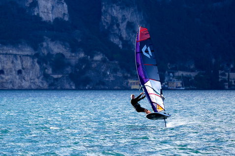 Duotone Falcon Foil D/LAB foil windsurf board while foiling on Lake Garda