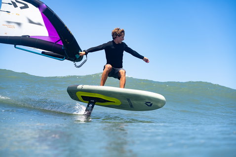 Duotone_Wing_Foiling_Skybrid-Air_Action-Shots_9