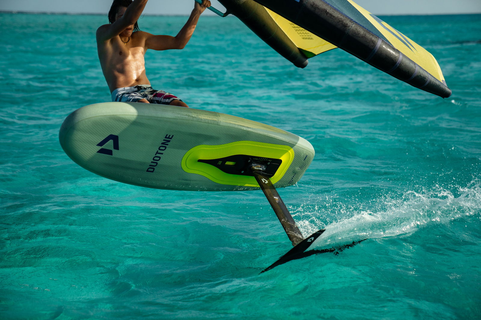 DUOTONE Skybrid Air 2025 ᐅ Ultralight Mid-Length Board for
