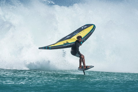 Duotone_Wing_Foiling_Front-Wing-Carve-3.0-D/LAB_Action-Shots_4