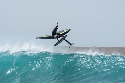Duotone_Wing_Foiling_Front-Wing-Carve-3.0-D/LAB_Action-Shots_8
