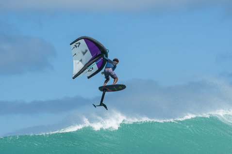 Duotone_Wing_Foiling_Wing-Set-Carve-3.0-D/LAB_Action-Shots_11