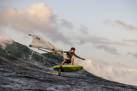 Duotone_Wing_Foiling_Front-Wing-Carve-3.0-SLS_Action-Shots_2