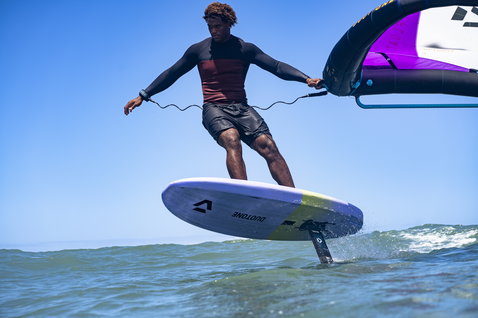 Duotone_Wing_Foiling_Front-Wing-Carve-3.0-SLS_Action-Shots_4