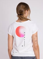 Duotone_Apparel_T-Shirt-Originals-Graphic-women_Model-Pictures_4