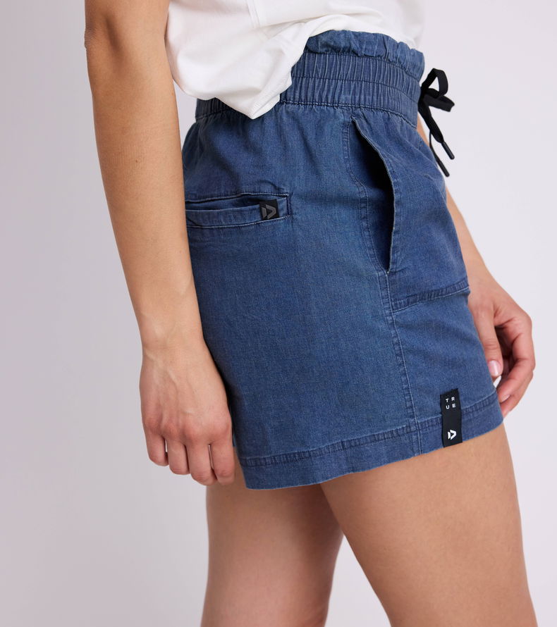 Duotone_Apparel_Shorts-True-women_Model-Pictures_3
