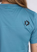 Duotone_Apparel_Wetshirt-women_Model-Pictures_2