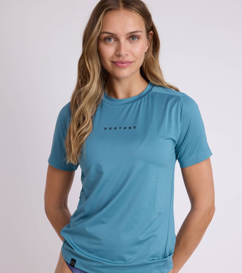 Duotone_Apparel_Wetshirt-women_Model-Pictures_1