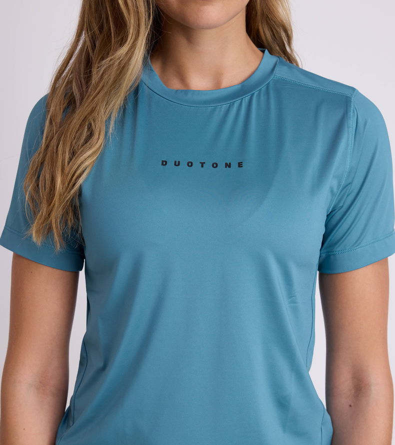 Duotone_Apparel_Wetshirt-women_Model-Pictures_3