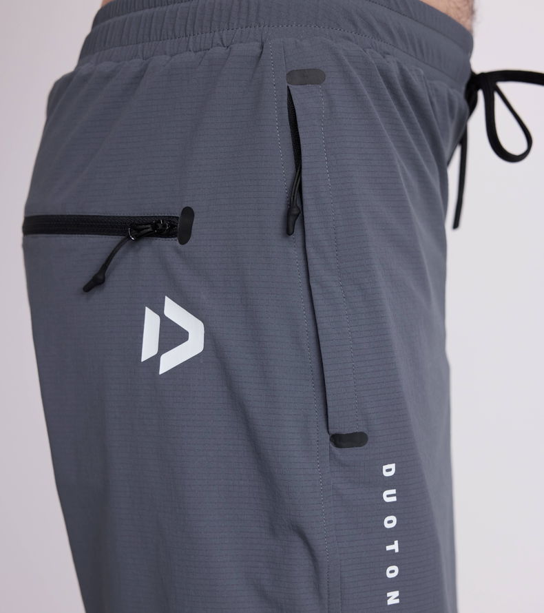 Duotone_Apparel_Boardshorts-Land&Sea-18inch-men_Model-Pictures_4