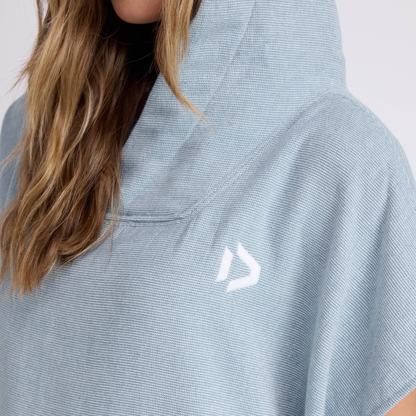duotone-poncho-cozy-unisex-apparel-for-beach-days-and-chill-sessions