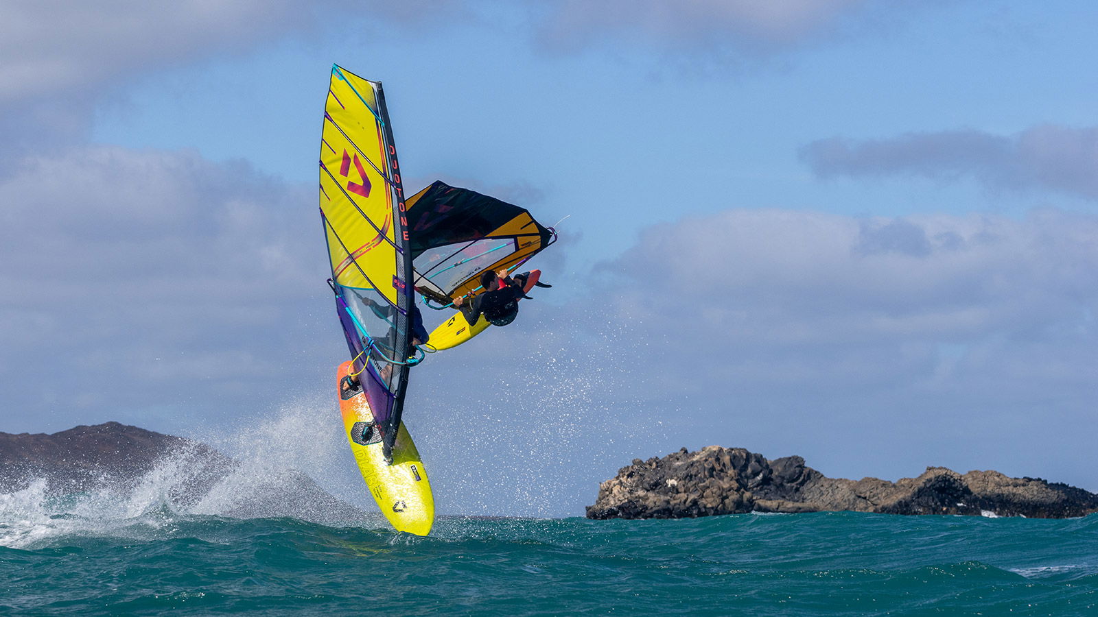 BRILLIANT WAVE(ブリリアントウェーブ) OnVybe 3 - Outre Perfect Hairline - Fully Hand-tied Lace Wig