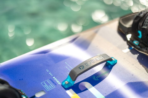 Duotone Grab Handle NTT Concept Blue poignée en bleu cobalt avec sarcelle, gris foncé et noir