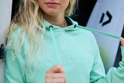 Sweat à capuche unisex Duotone Originals en vert menthe avec logo en relief, port extérieur