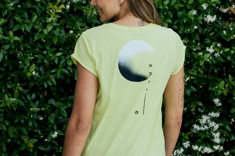 T-shirt Duotone Originals Graphic femme en jaune lime avec imprimé graphique au dos