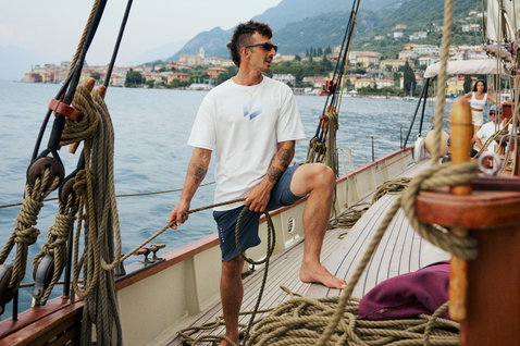 Duotone Land & Sea Boardshorts 18 Zoll in ink blue beim Segeln auf dem See