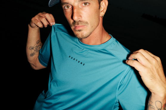 Duotone_Apparel_Wetshirt-men_Action-Shots_1