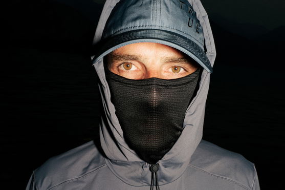 Duotone_Apparel_Longsleeve-Wetshirt-Guard-men_Action-Shots_2