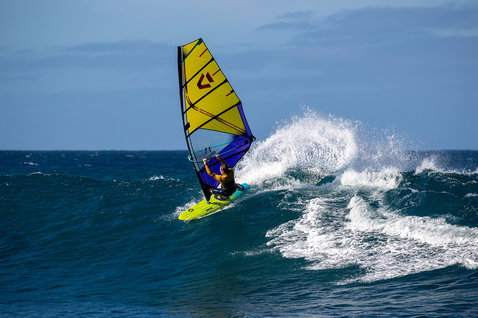 Duotone Grip [Tri] SLS windsurf board during wave riding on the open sea