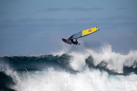 Duotone Ultra Grip [Quad] windsurf board during wave riding in large breaking ocean waves