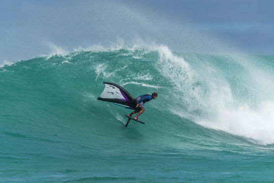 Duotone_Wing_Foiling_Back-Wing-Stabilizer-PX_Action-Shots_2