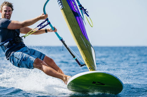 Duotone Falcon Fin D/LAB planche de windsurf en windsurf en océan ouvert