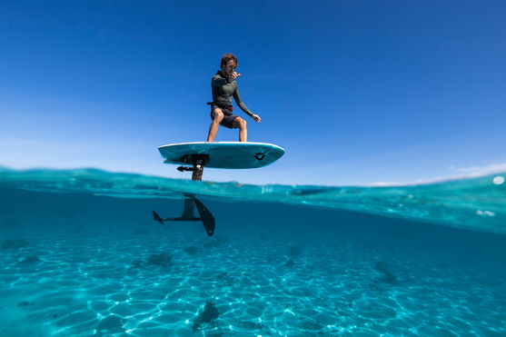 Duotone_Foiling_&_Electric_eRemote-Watch-Ring-Set_Action-Shots_2