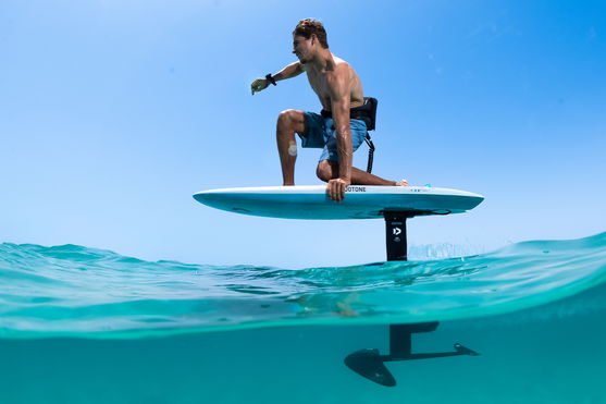 Duotone_Foiling_&_Electric_Foil-Cruise-Set-AL_Action-Shots_6