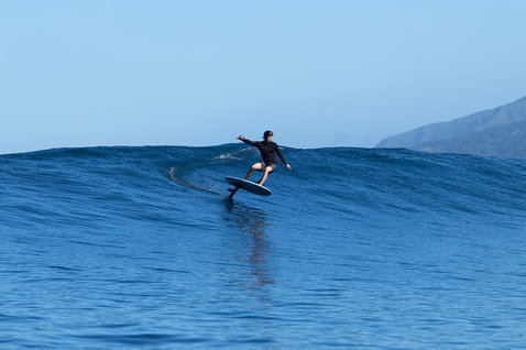 Duotone Foil Assist Set D/LAB Foilboard beim Prone Surfen auf dem Ozean